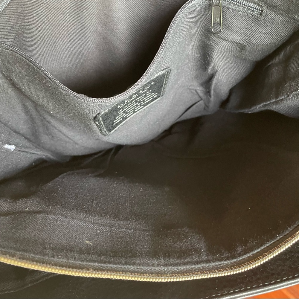 Relic leather shoulder bag - Picture 9 of 10